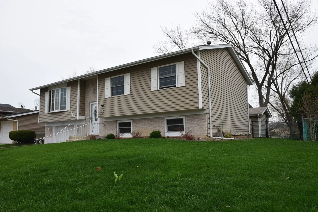 Photo of 986 Yorkshire Drive