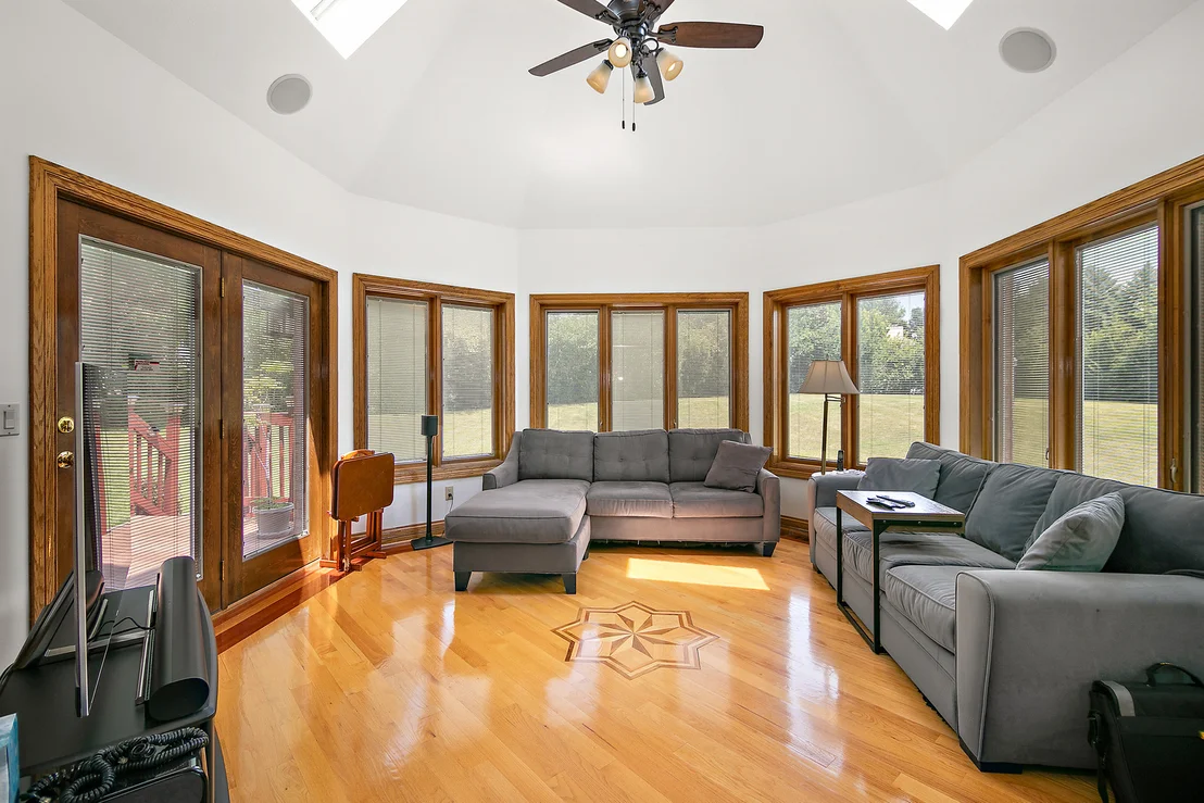 Photo of 284 Barrington Lane