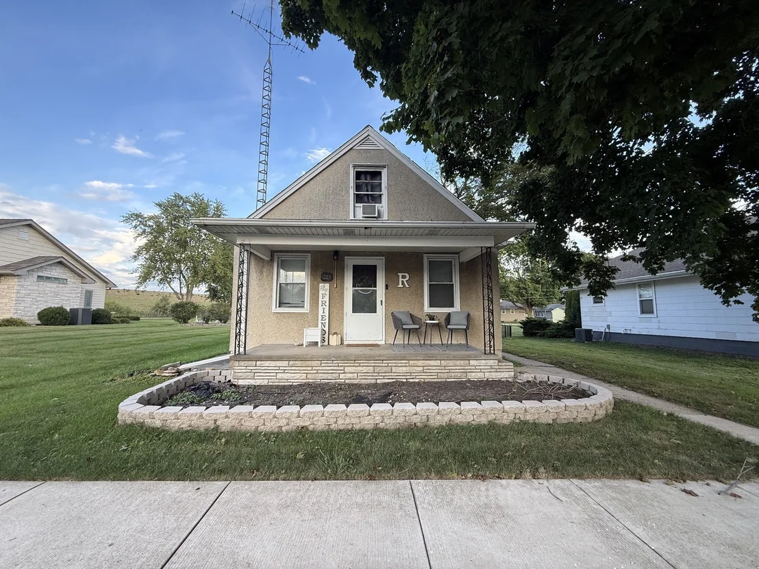 Photo of 223 N Peru Avenue