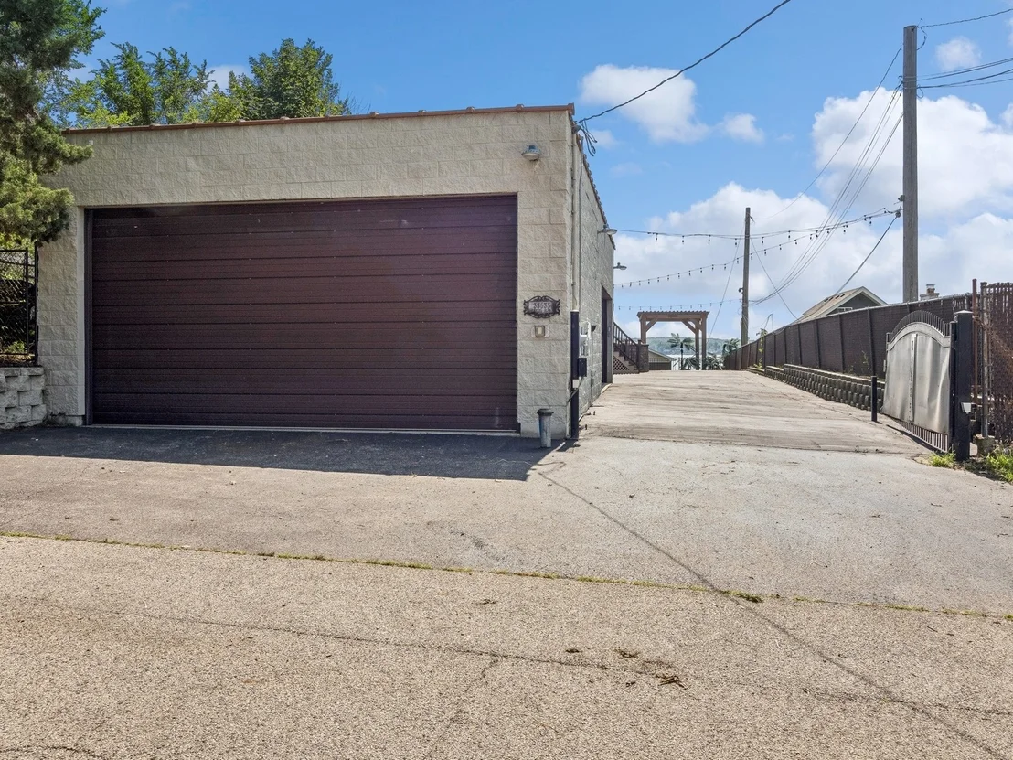 Photo of 38635 N Drexel Boulevard