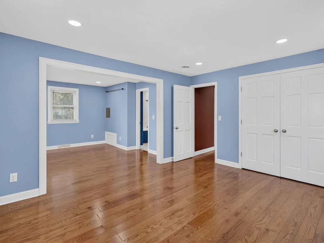 Photo of 637 S Outer Drive