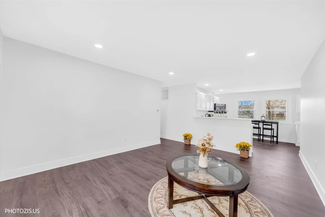 Photo of 115 Fairlane Drive