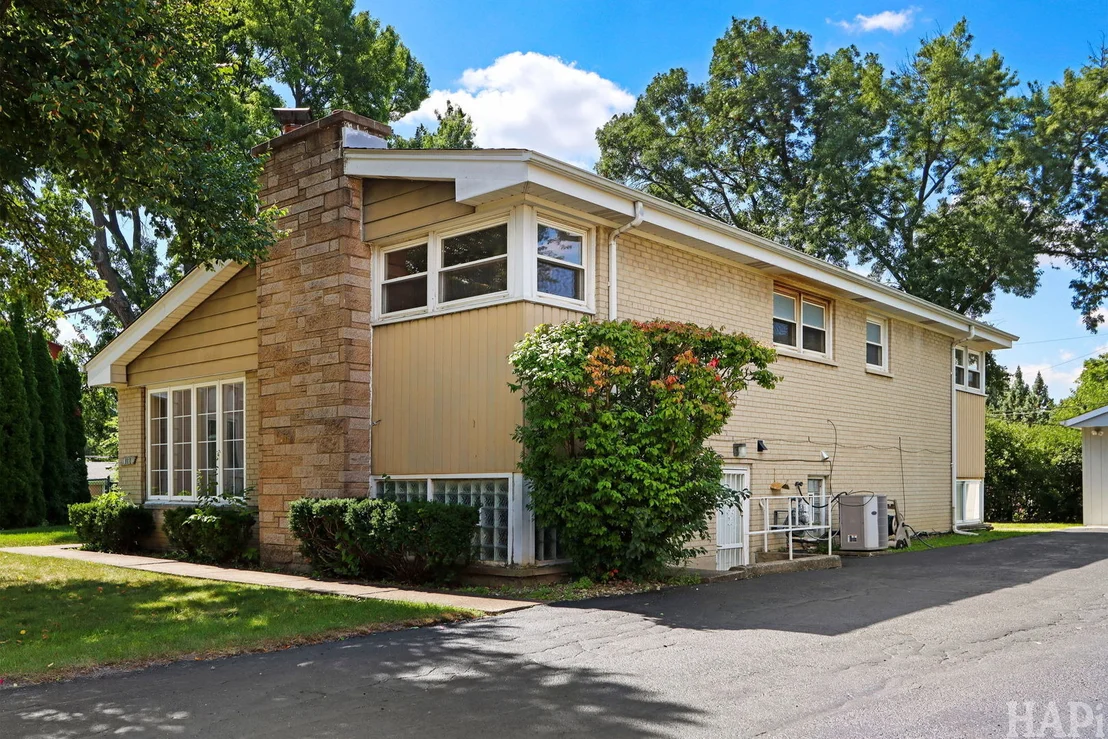 Photo of 412 Warren Road