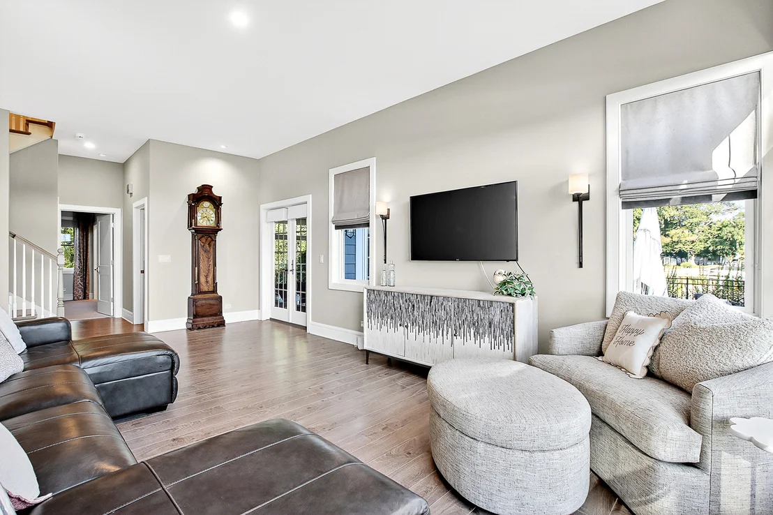 Photo of 827 Edgewater Parkway