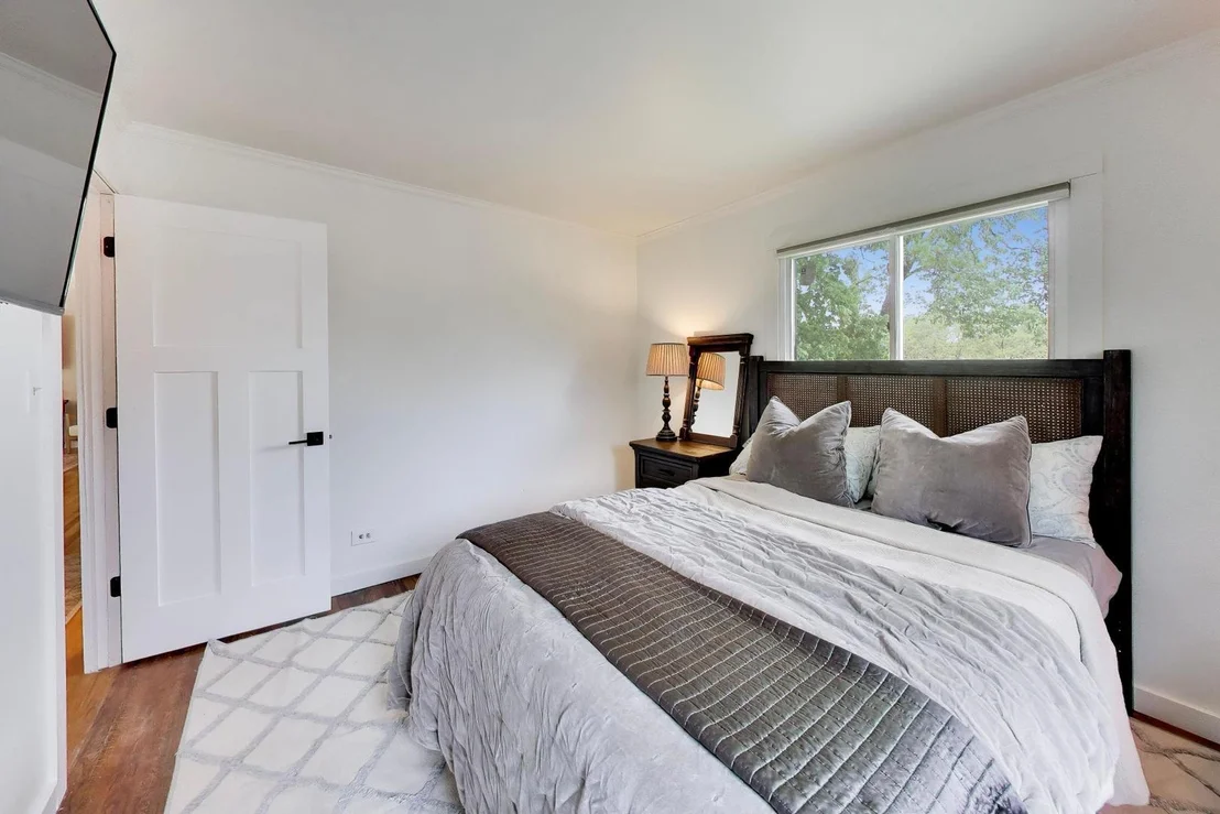 Photo of 2S550 Gray Avenue