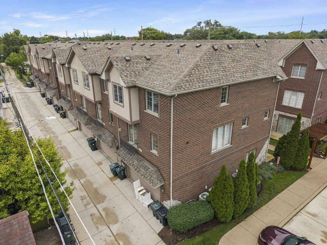 Photo of Unit 9521 at 9521 Shields Avenue