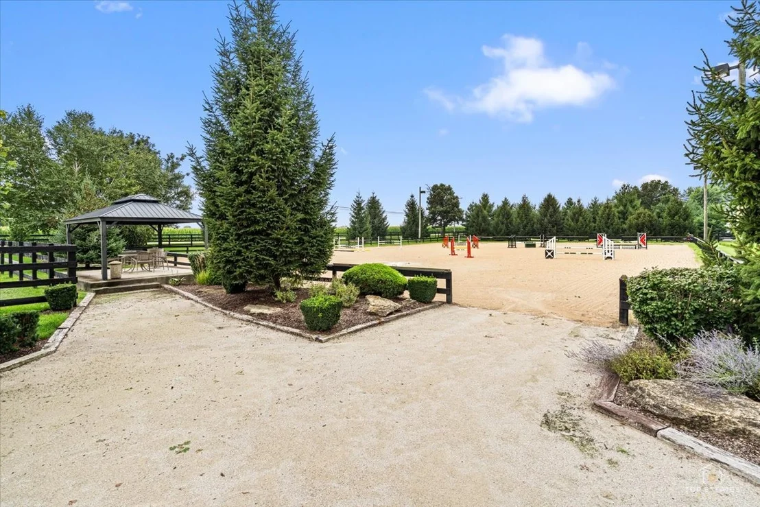Photo of 2S976 Deerpath Road