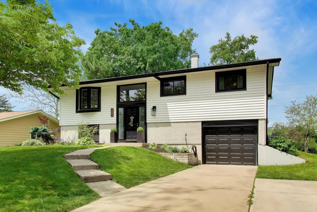 Photo of 2S550 Gray Avenue