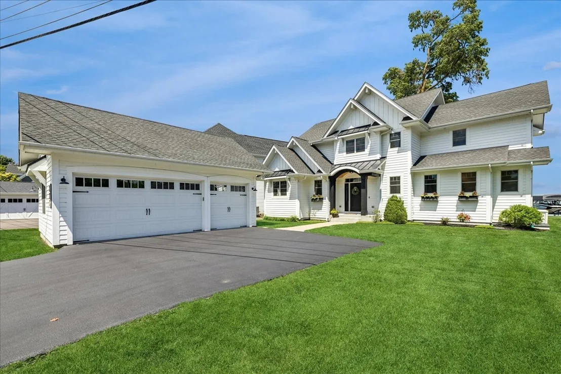 Photo of 225 Edgewater Drive