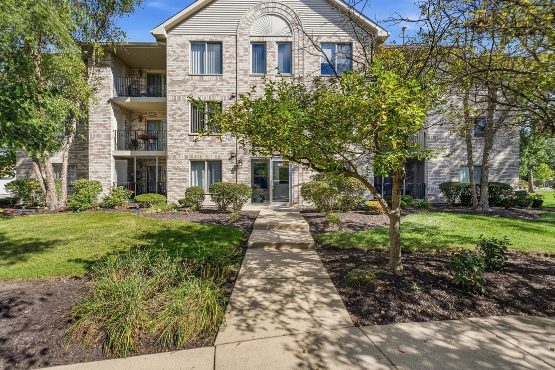 Photo of Unit 2D at 6845 Forestview Drive