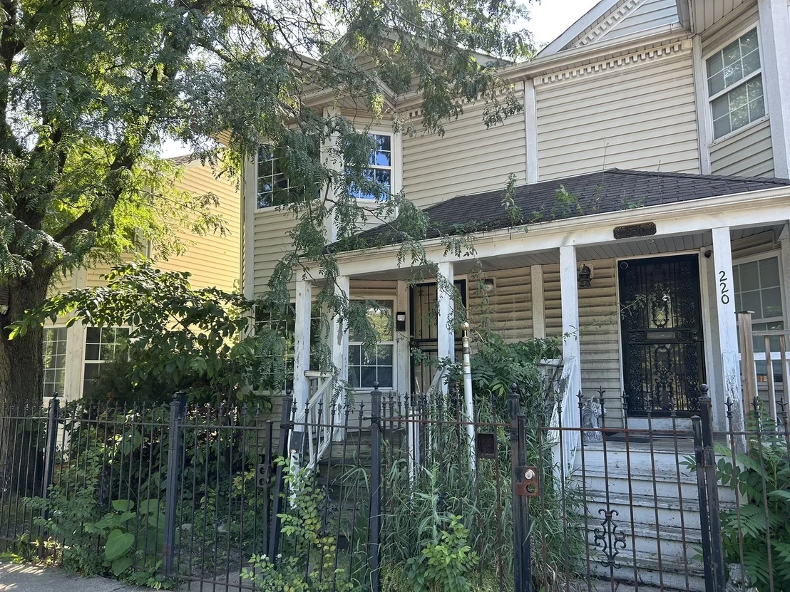 Photo of 218 N Hamlin Boulevard