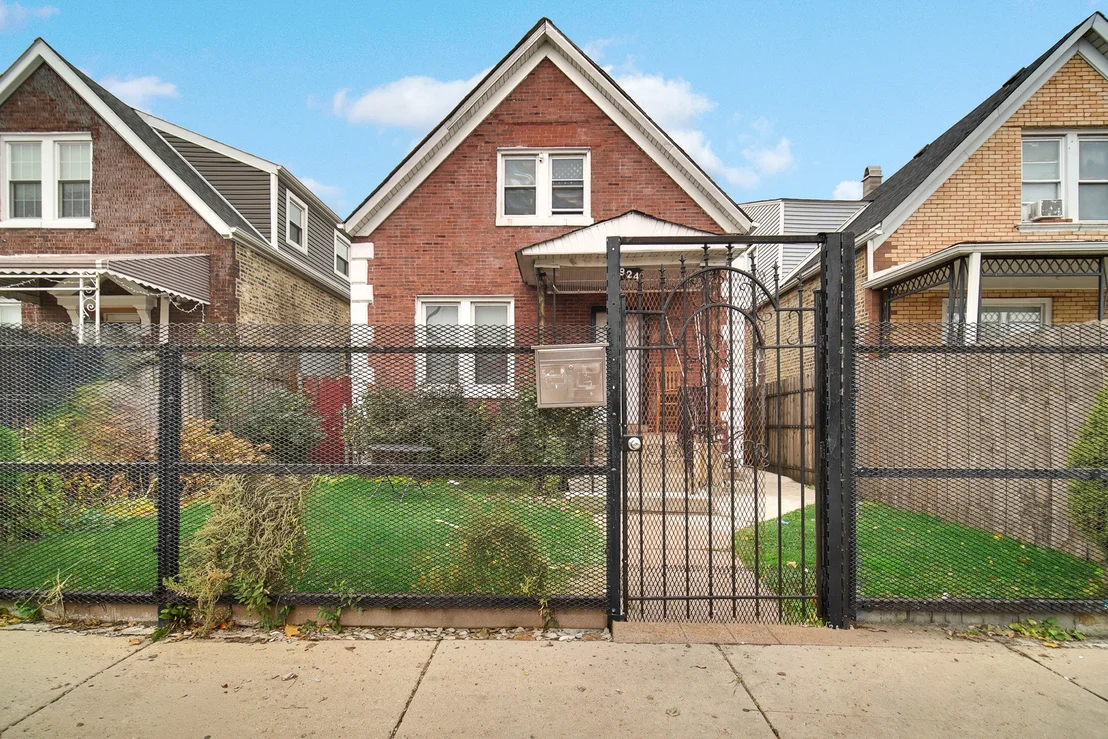 Photo of 924 N PULASKI Avenue