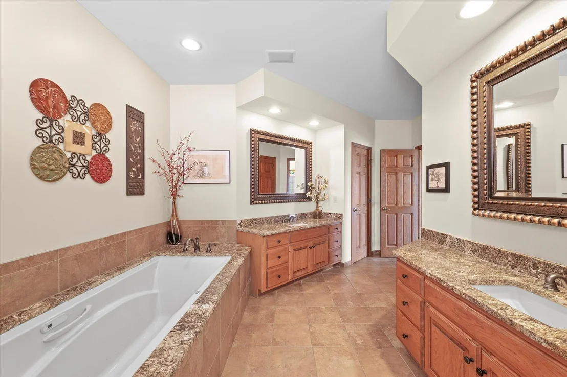 Photo of 2204 Edgewater Place