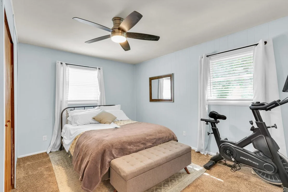 Photo of 308 S Glenn Drive