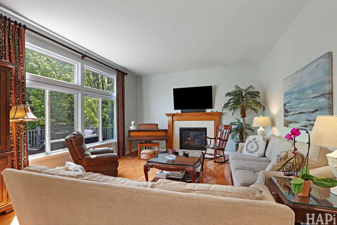 Photo of 4570 Loyola Drive