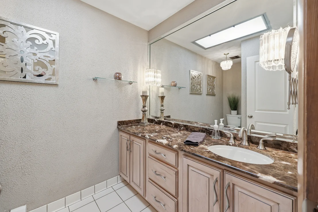 Photo of 715 Pinecroft Drive