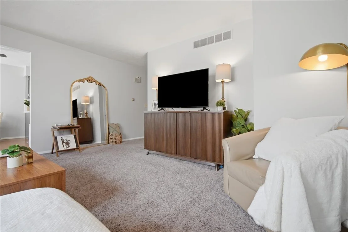 Photo of Unit B at 1546 Hunt Drive