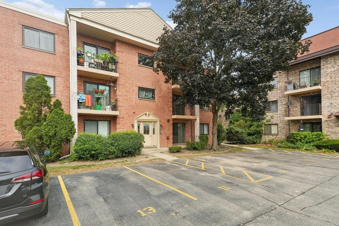 Photo of Unit 4 at 5401 Chateau Drive