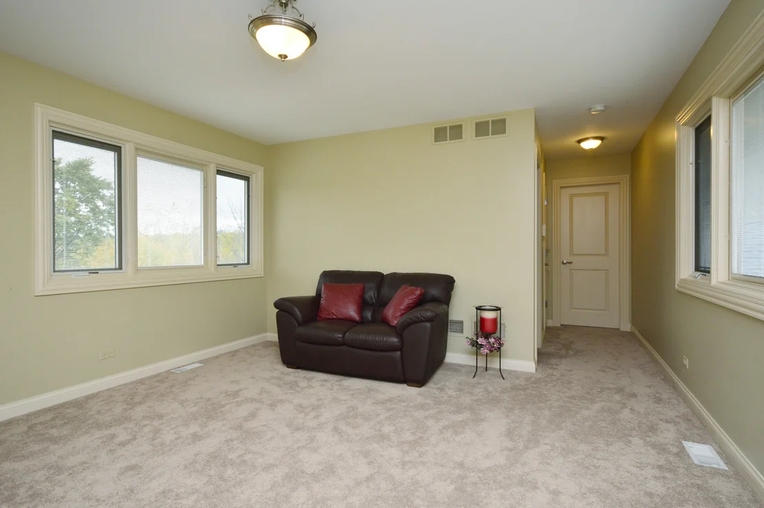 Photo of 4 ROUNDSTONE Lane