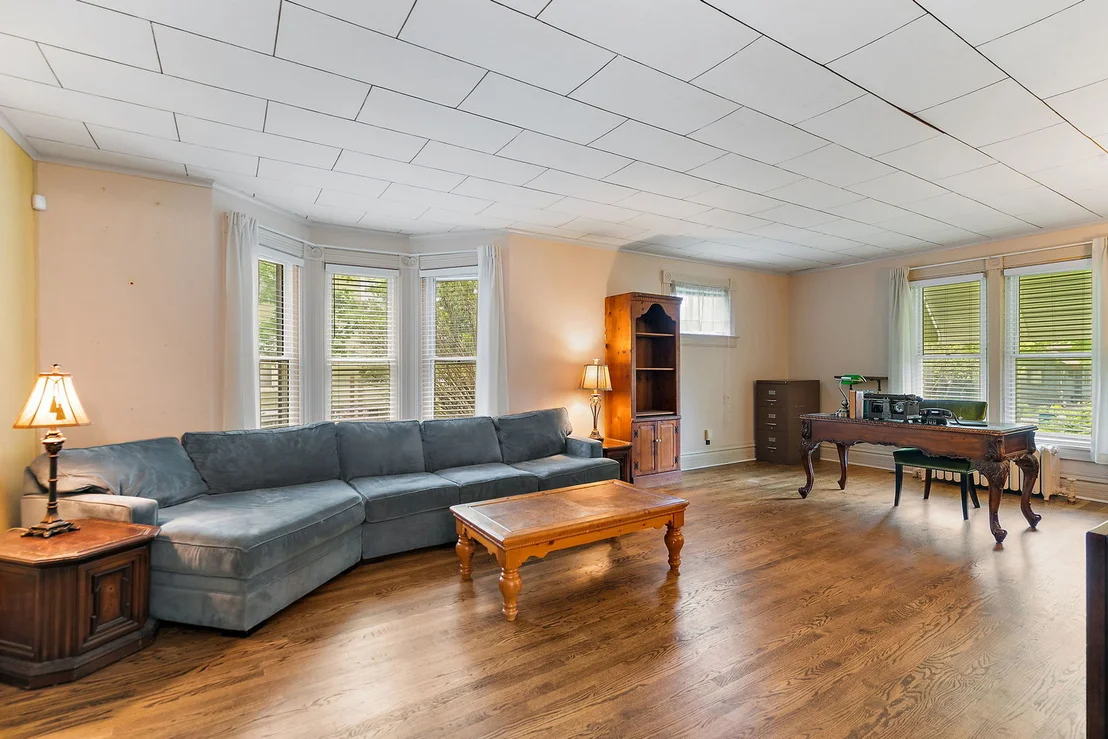 Photo of 922 Douglas Avenue