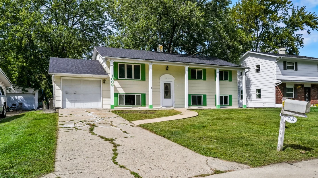 Photo of 1009 Holiday Drive