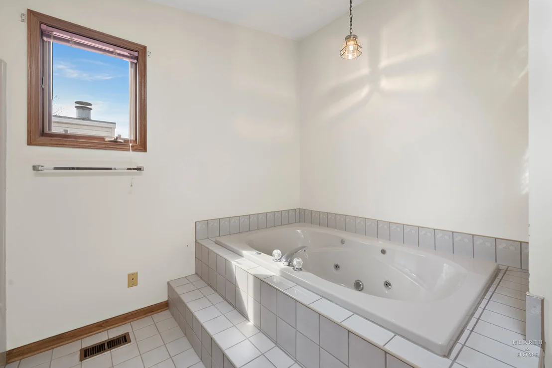 Photo of 2176 Jordan Lane