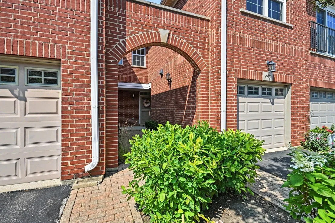 Photo of 994 Kensington Drive