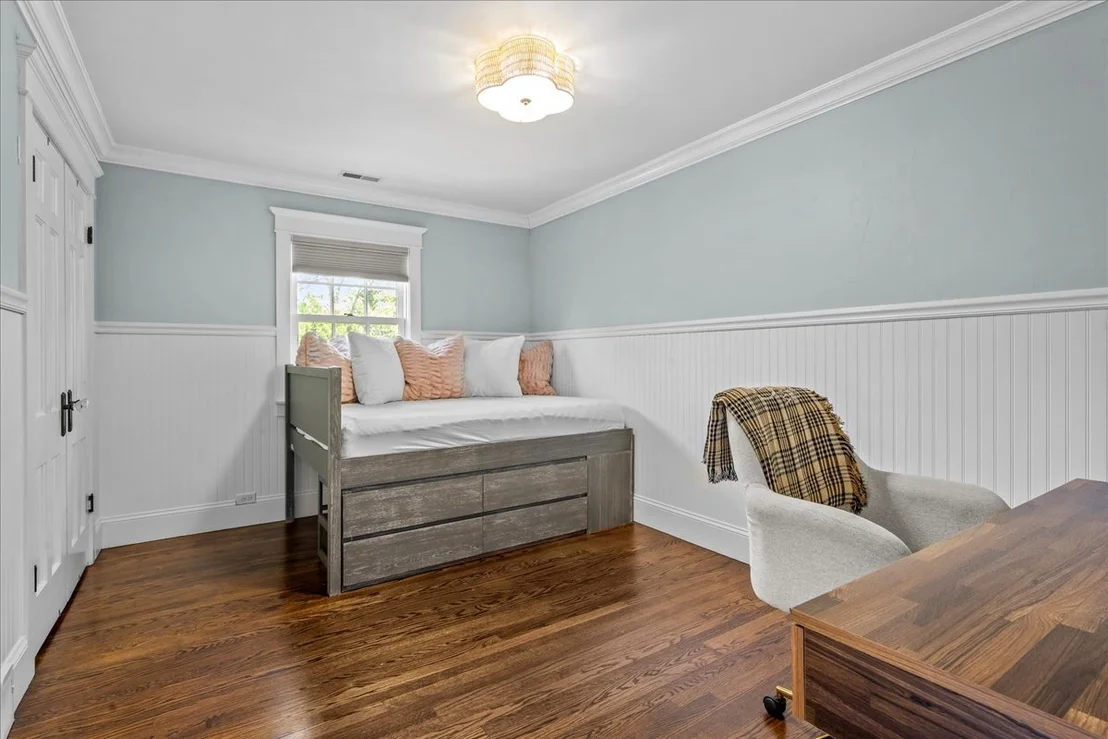 Photo of 1087 Bluff Road
