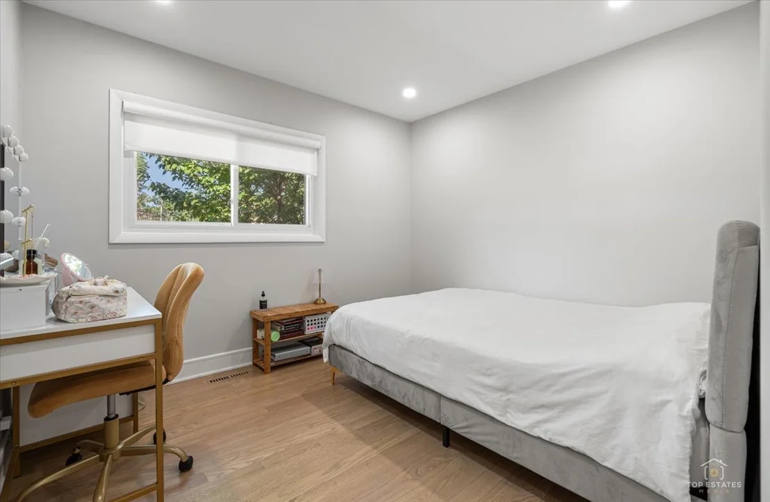 Photo of 875 Horne Terrace