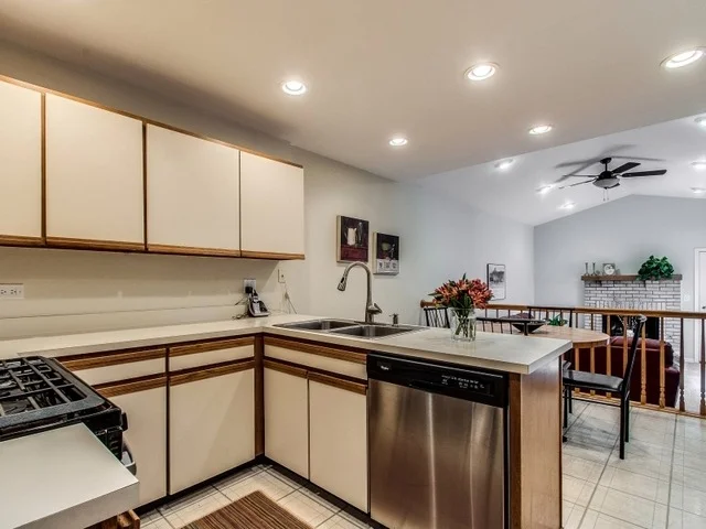 Photo of 9022 FORESTVIEW Avenue