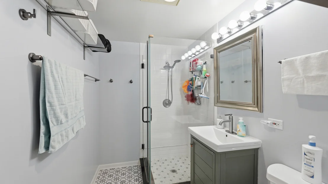 Photo of Unit 2J at 1019 W Jackson Boulevard