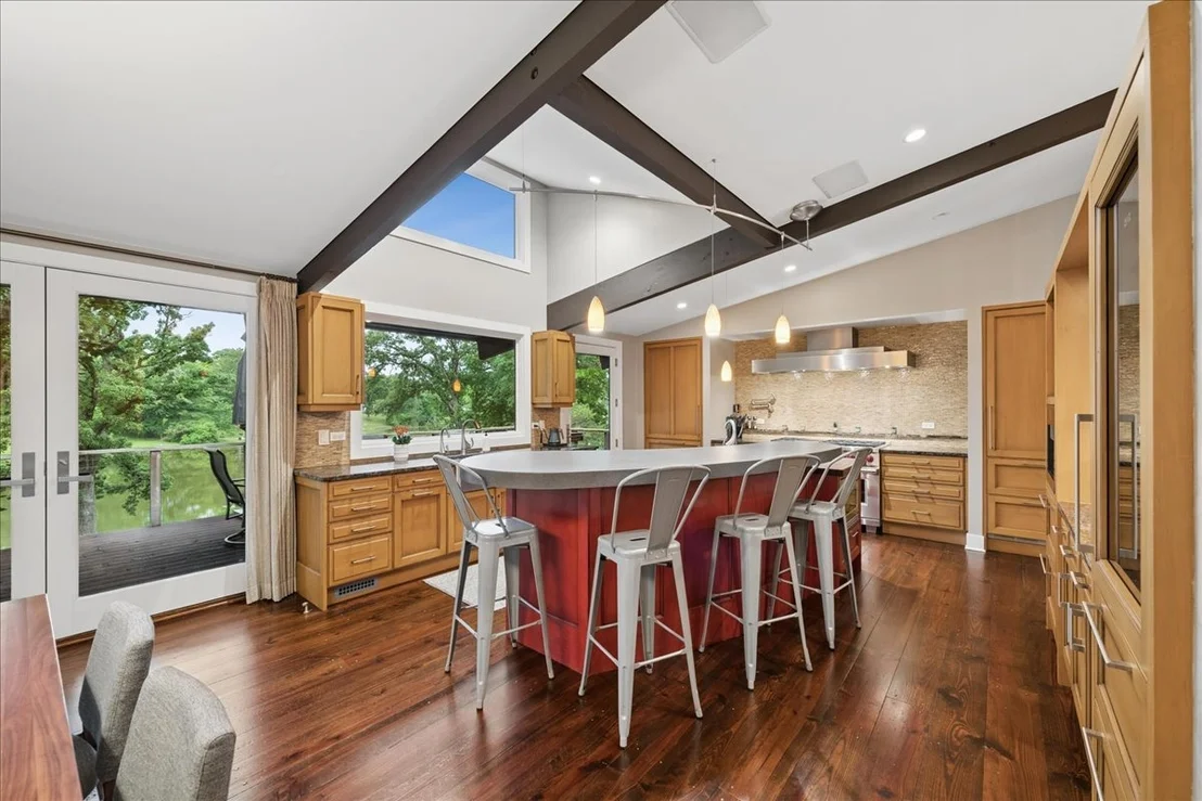 Photo of 83 Lakeview Parkway