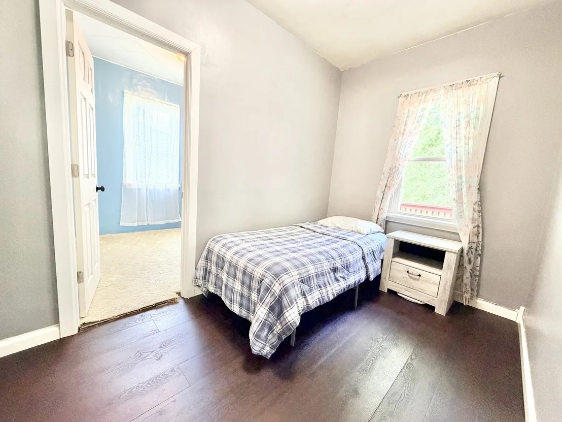 Photo of 1304 N Everett Street