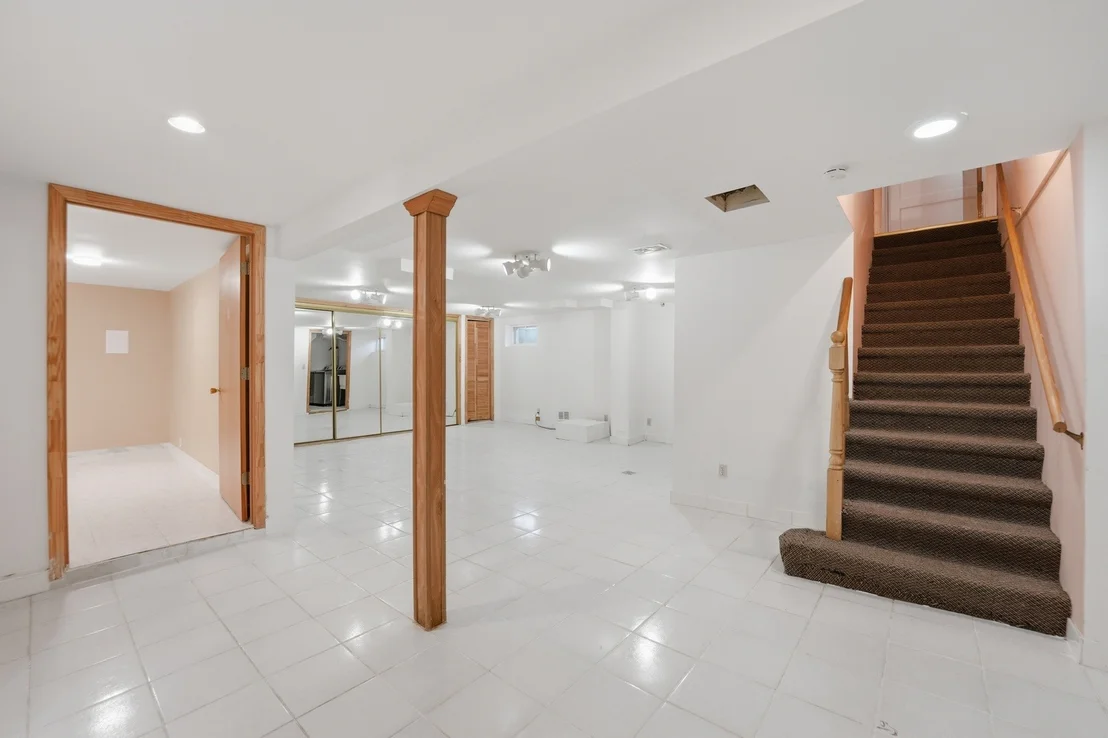 Photo of 306 W Lonnquist Boulevard