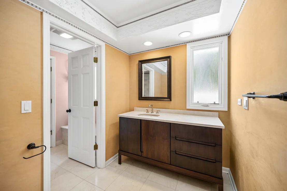 Photo of 2036 Valley Lo Lane