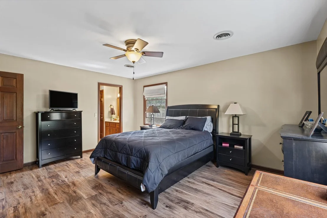 Photo of 703 Surrey Road