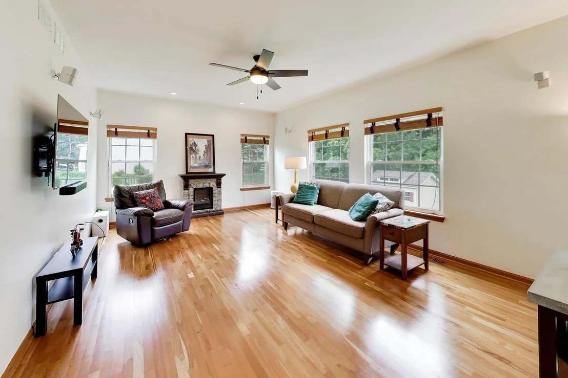 Photo of 435 Oak Grove Circle