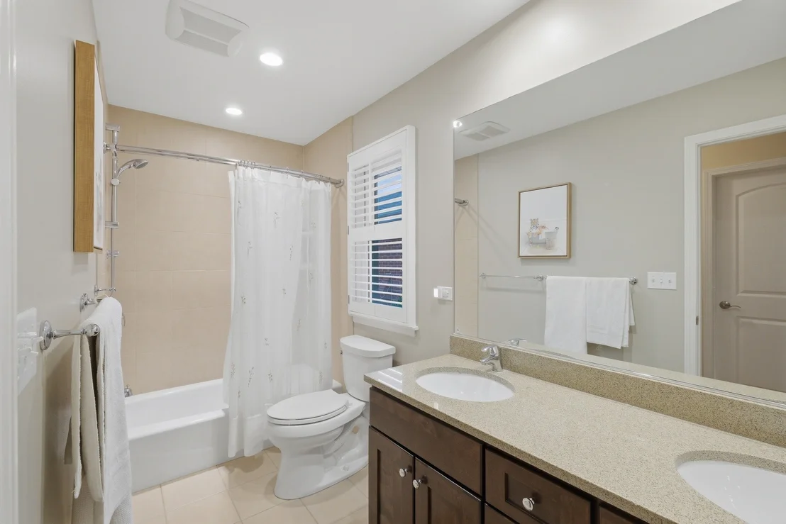 Photo of 955 Summit Drive