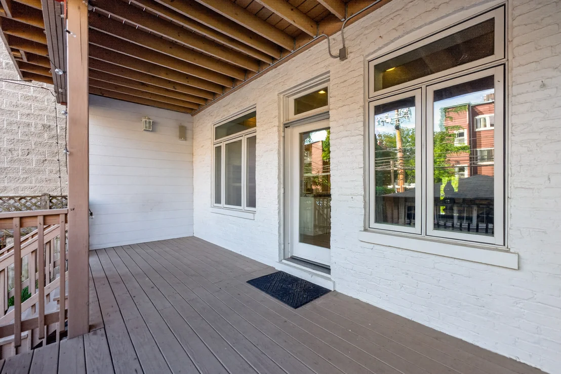 Photo of 634 W Briar Place