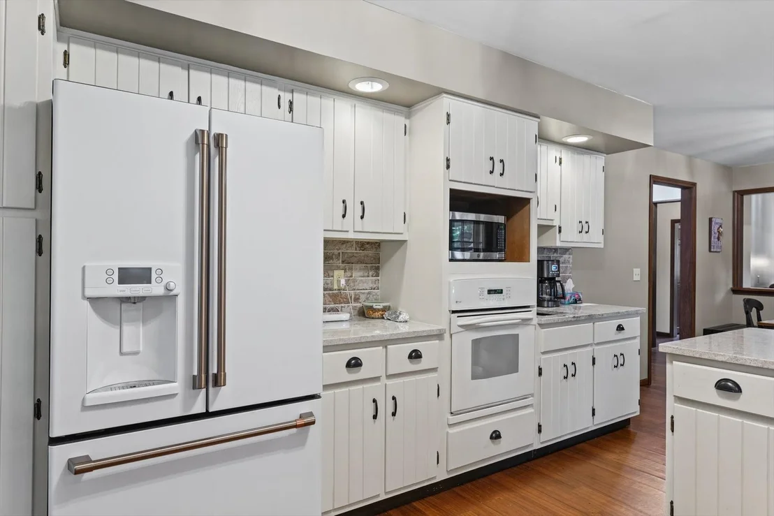 Photo of 703 Surrey Road