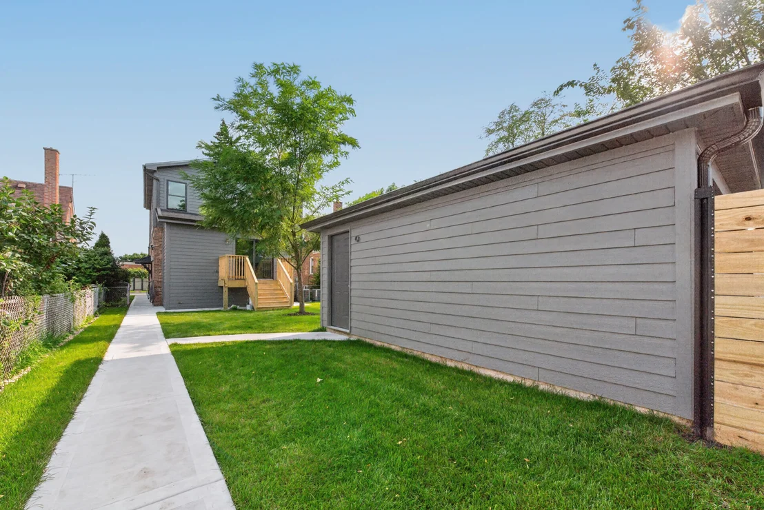 Photo of 5652 W Cullom Avenue