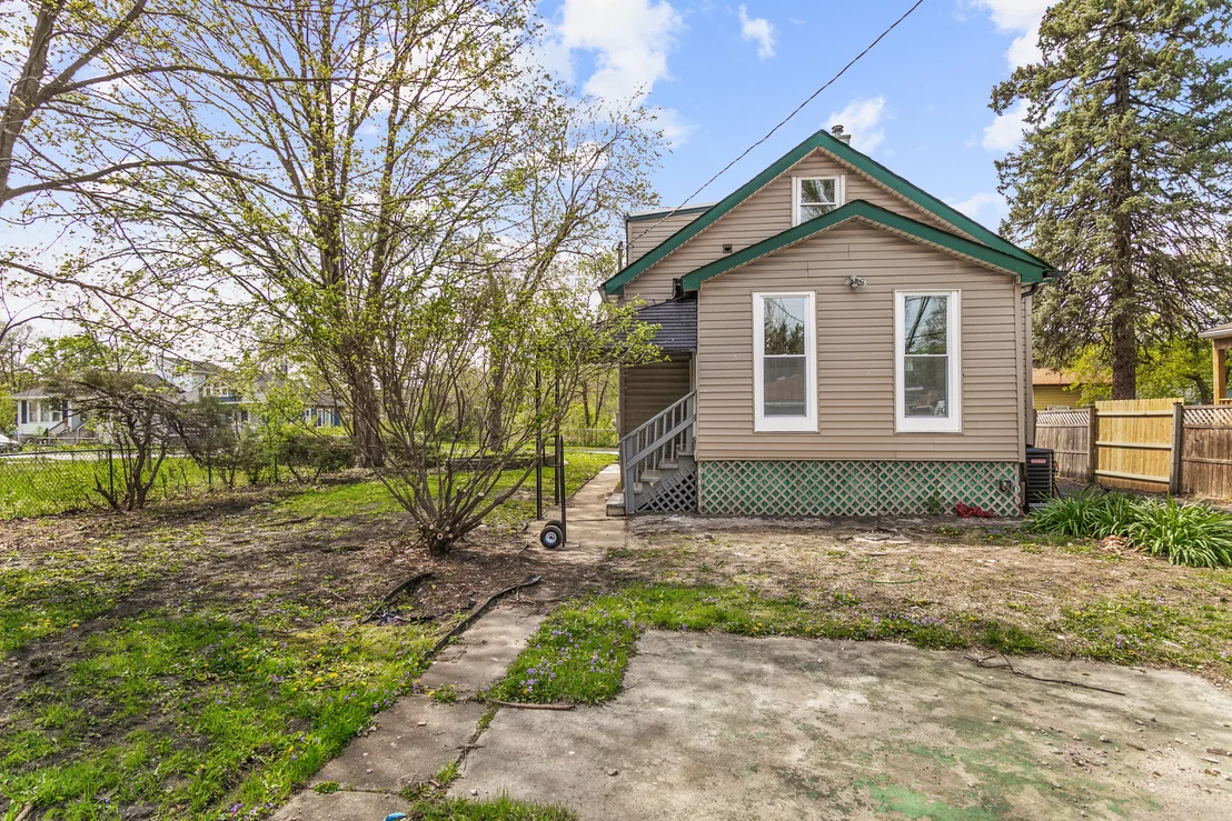 Photo of 17065 Crane Avenue