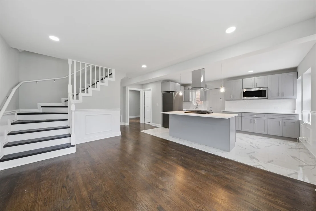 Photo of 433 W 100TH Street