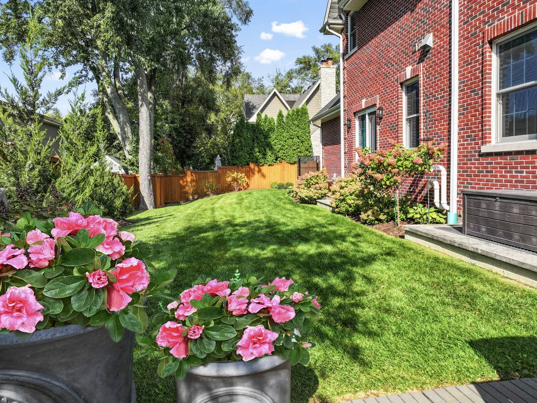 Photo of 1024 Prairie Lawn Road