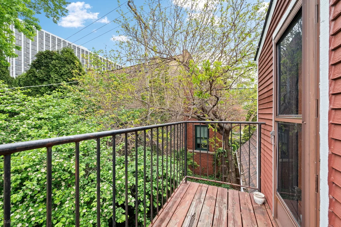 Photo of 832 W Junior Terrace