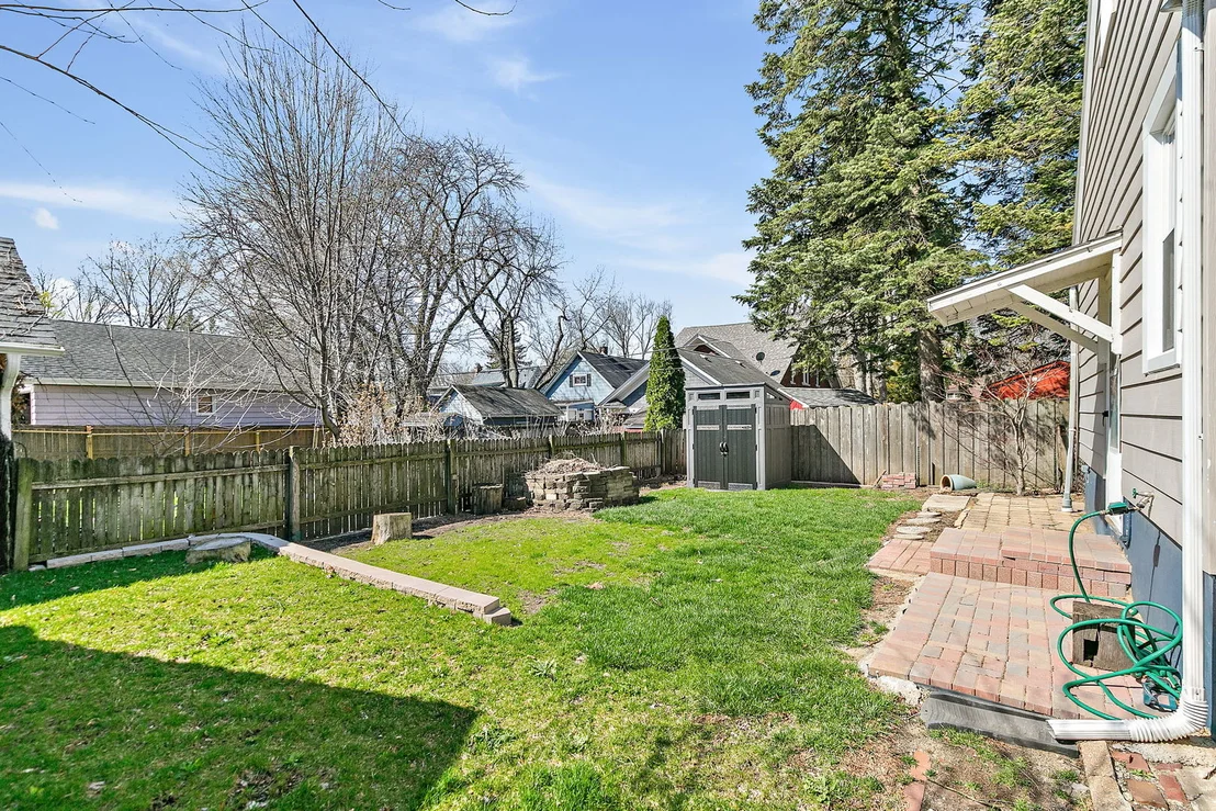 Photo of 491 Congdon Avenue