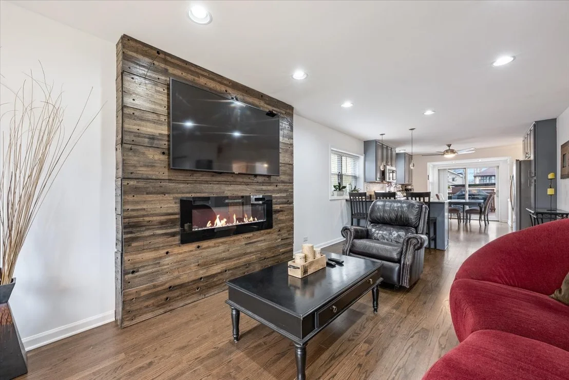Photo of 5877 N Central Avenue