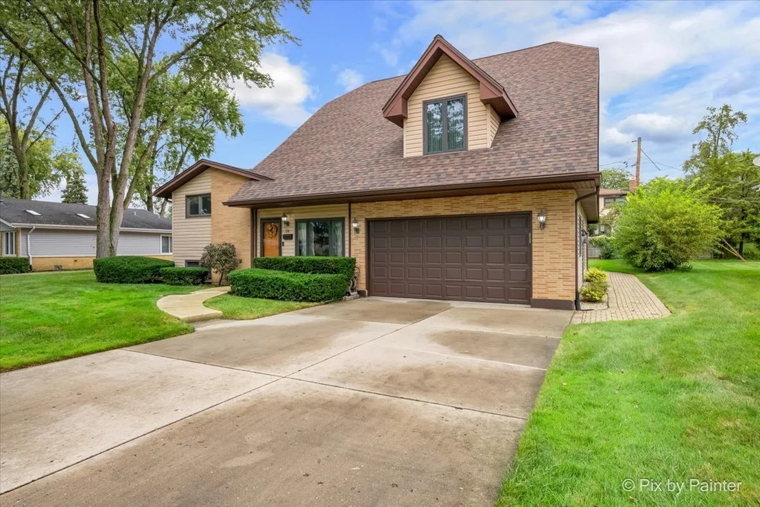 Photo of 24 W Devon Avenue