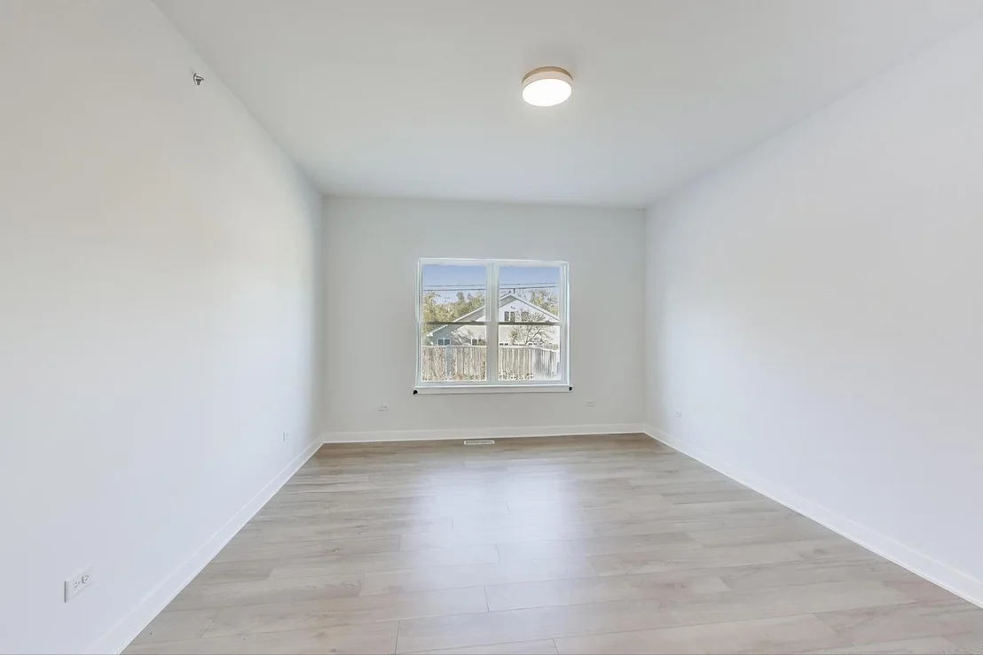 Photo of 894 N Quentin Road
