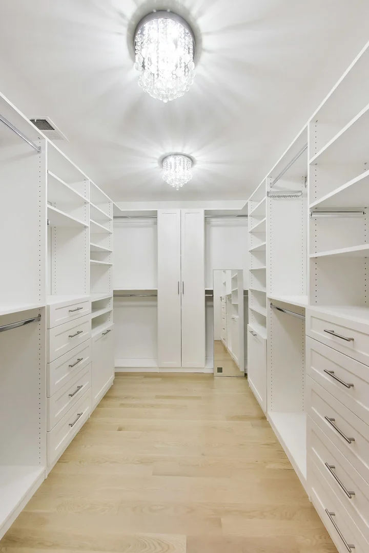Photo of 1005 FORESTWAY Drive